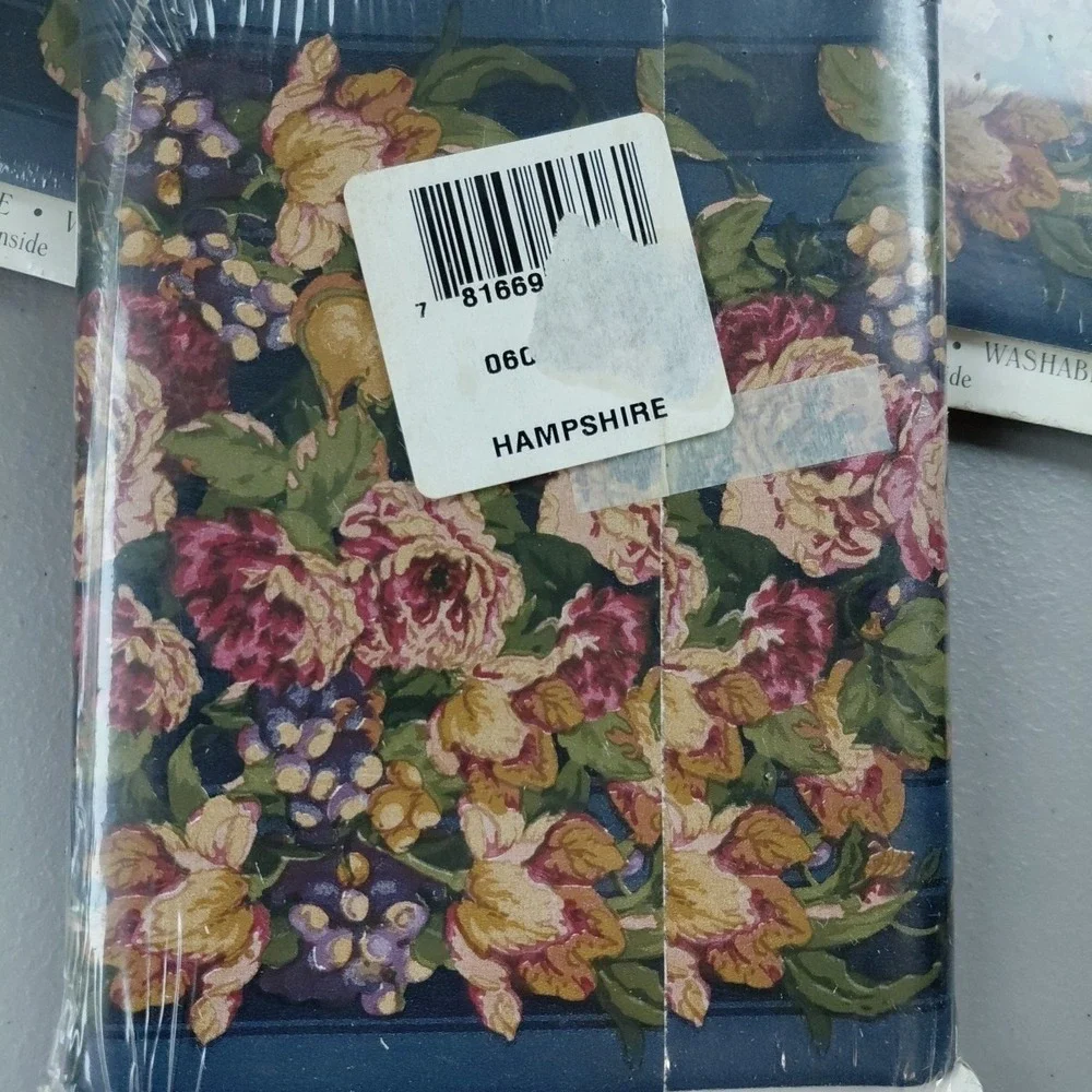 3‎ ENGLISH FLORALS Wallpaper Border VTG HAMPSIRE Floral on Blue NIP Cottagecore